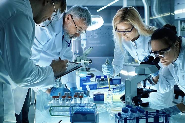 INVESTIGACIÓN Y ENSAYOS CLÍNICOS: EL FACTOR HUMANO DETRÁS DE LOS AVANCES DE LA MEDICINA
