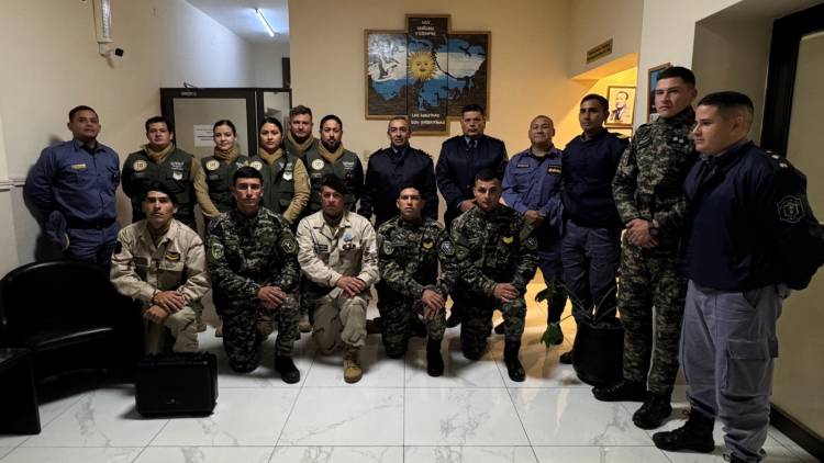 LA CÚPULA POLICIAL RECIBIÓ AL EQUIPO DE BÚSQUEDA QUE ENCONTRÓ A JONATHAN BLANCO