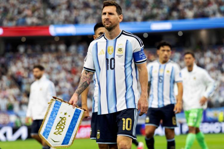 EL MUNDO, A LOS PIES DE MESSI: LAS TAPAS INTERNACIONALES QUE CELEBRARON SU RÉCORD HISTÓRICO