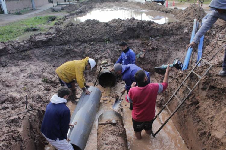 BARRANQUERAS: SAMEEP CONCLUYÓ LA REPARACIÓN EN AVENIDA LAS PIEDRAS Y AVANZA LA RECUPERACIÓN DEL SERVICIO