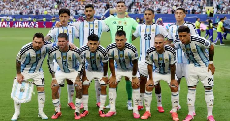 LA FIFA CONFIRMÓ LA CAMISETA QUE USARÁ ARGENTINA EN LA FINAL DEL MUNDIAL ANTE ESPAÑA
