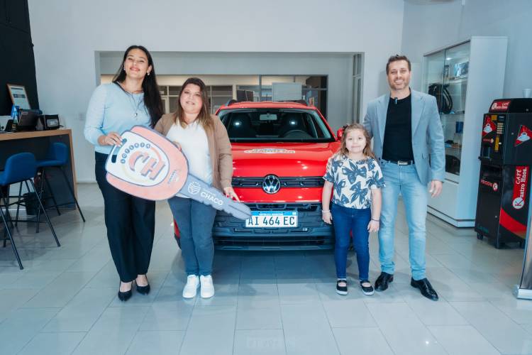 OBTUVO SU PRIMER AUTO GRACIAS AL BONO BIENAL: LOTERÍA CHAQUEÑA ENTREGÓ EL VOLKSWAGEN TERA 0 KM A LA GANADORA