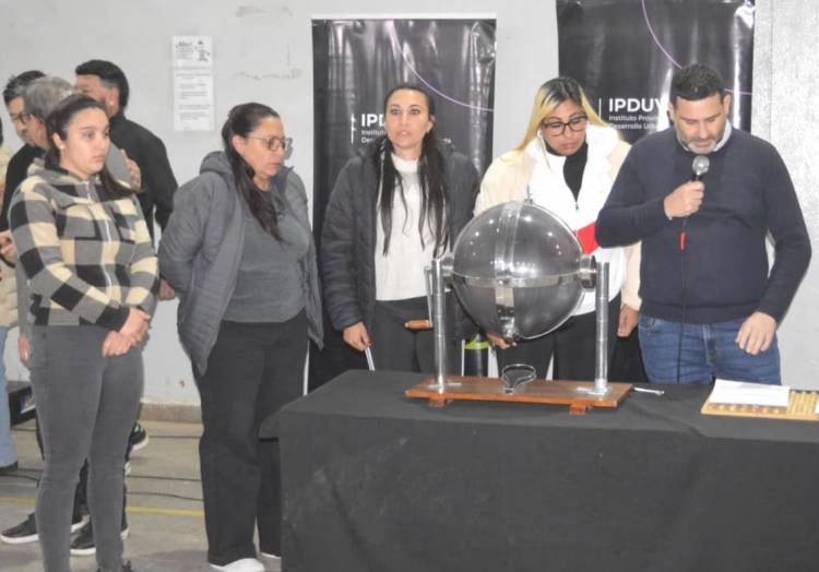 PUERTO TIROL: 25 FAMILIAS ACCEDIERON A SU VIVIENDA MEDIANTE UN SORTEO PÚBLICO Y TRANSPARENTE