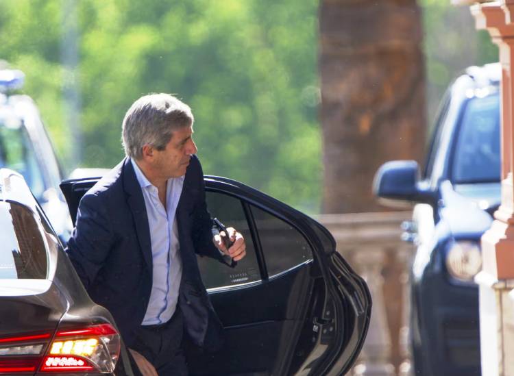 EL GOBIERNO VUELVE AL MERCADO Y BUSCARÁ MENOS DÓLARES PARA SUS CUENTAS