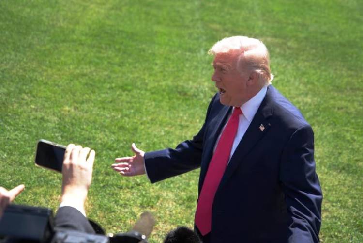 TRUMP AMENAZÓ CON BOMBARDEAR A OMÁN SI INTERFIERE EN LAS NEGOCIACIONES POR EL ESTRECHO DE ORMUZ